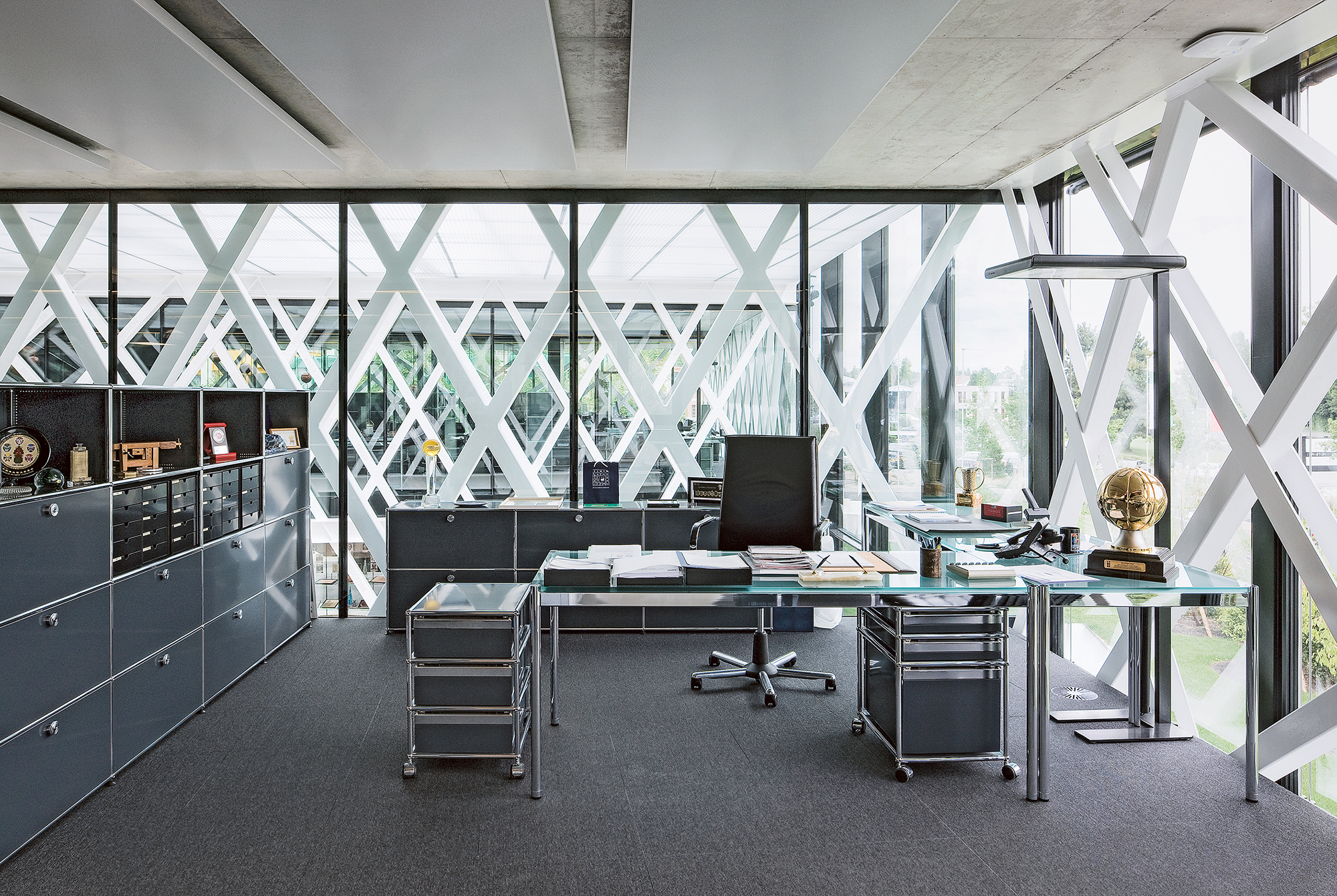 Mobilier de bureau Genève : des solutions sur mesure pour des espaces de travail modernes